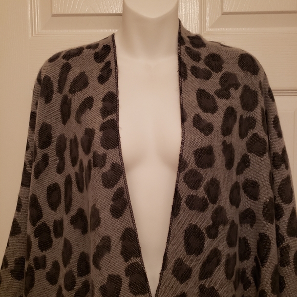 NWOT! ULTIMATE SOFT Animal Print Wrap - Picture 4 of 8